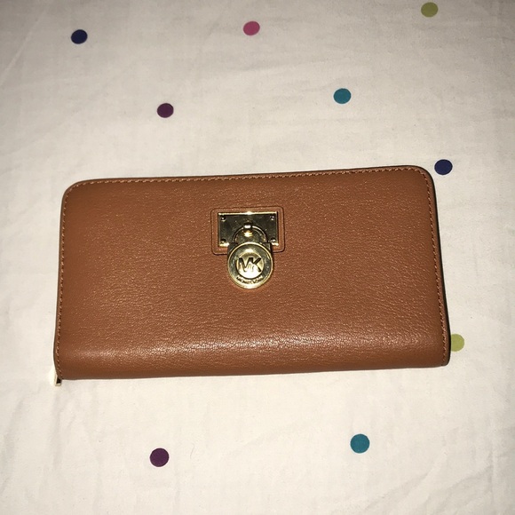 Michael Kors Handbags - PRICE DROP: MK wallet